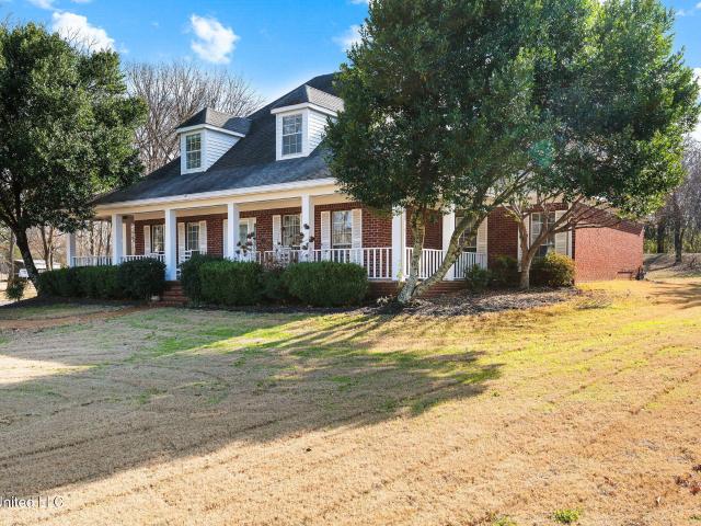 House for sale in Nesbit, Mississippi