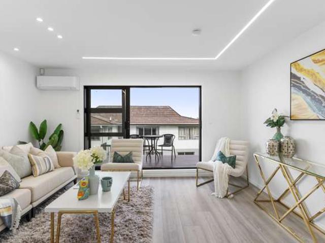 House for rent in Paremoremo