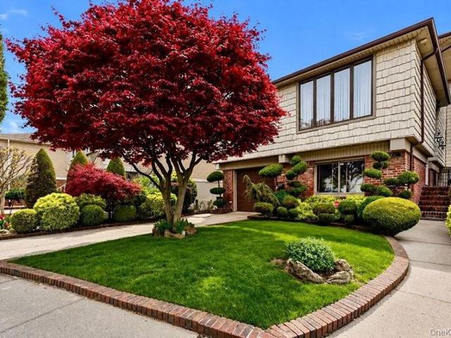House for sale in Queens, Arverne