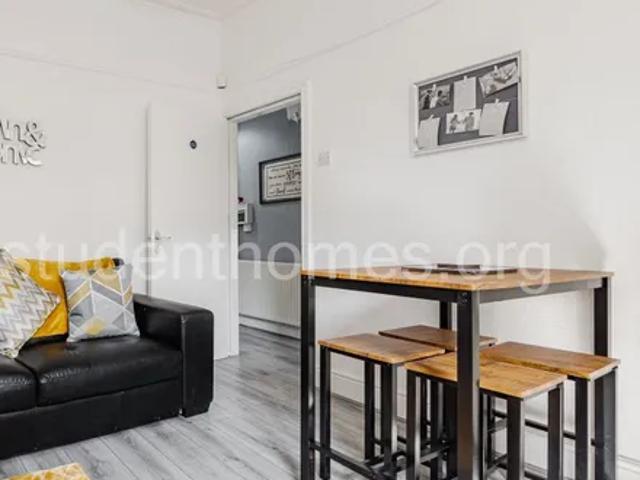 House for rent in Kensington, Calderstones