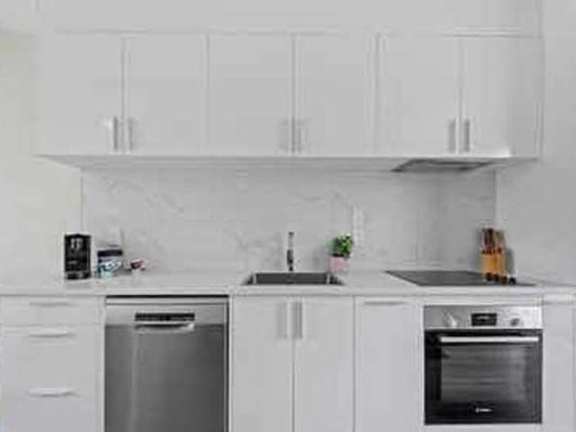 Townhouse for rent in Point England