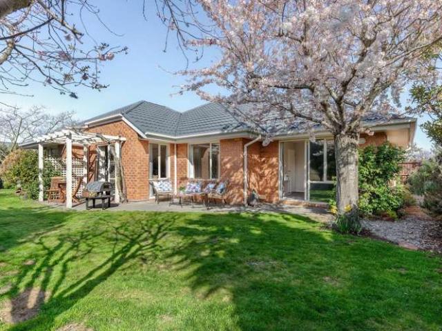 House for sale in Chaslands, Canterbury