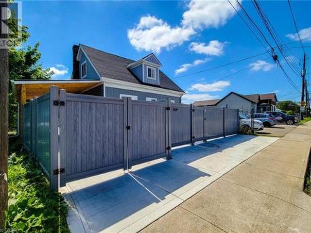 House for sale in Industrial Sector B, Hamilton
