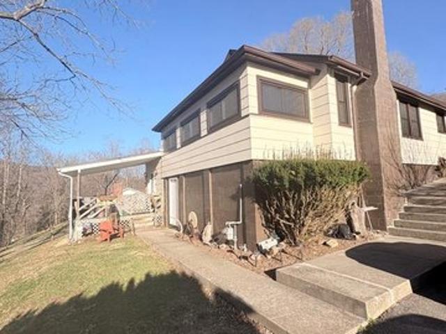 House for sale in Hinton, West Virginia