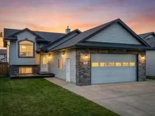 House for sale in Sylvan Lake, Alberta