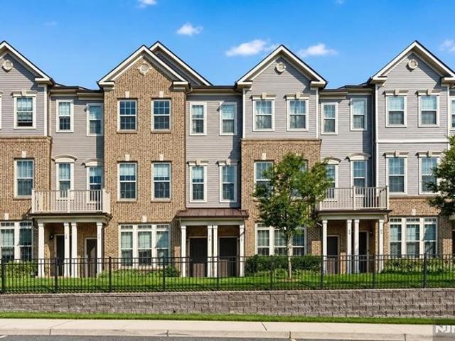Townhouse for sale in Wood Ridge, New Jersey