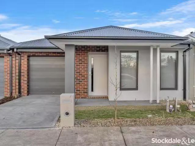 House for rent in Greenvale, Victoria
