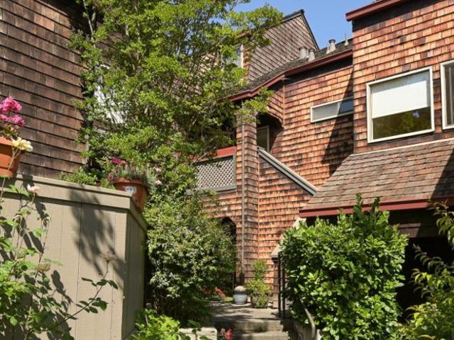 Condo for sale in Palo Alto, California
