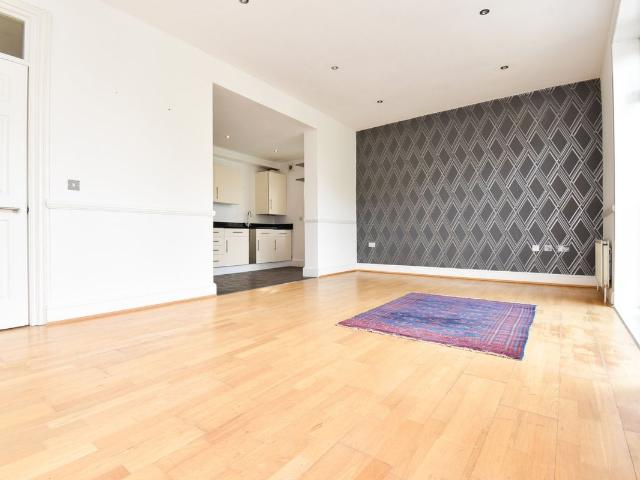 Apartment for rent in Shortlands, Greater London