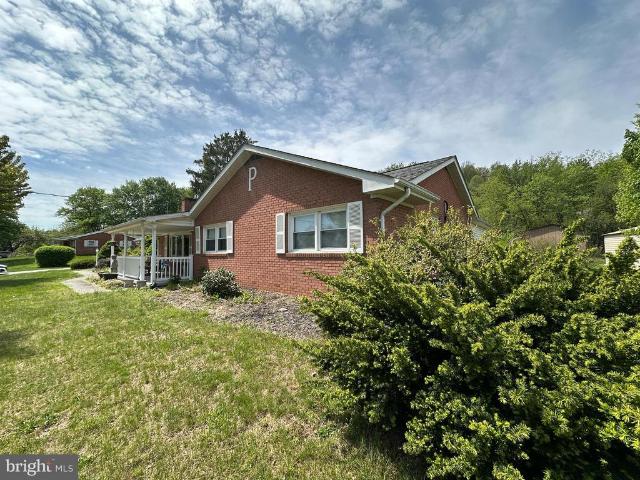 House for sale in Hedgesville, West Virginia