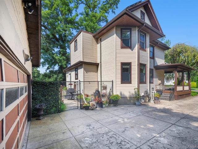 House for sale in Roslyn Gardens, Village of Roslyn