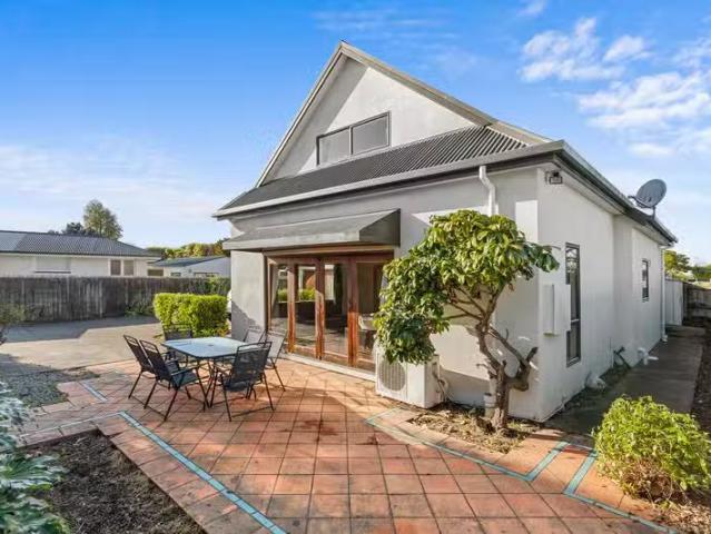 House for sale in Chaslands, Canterbury
