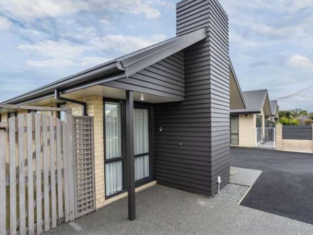 Property for sale in Chaslands, Canterbury