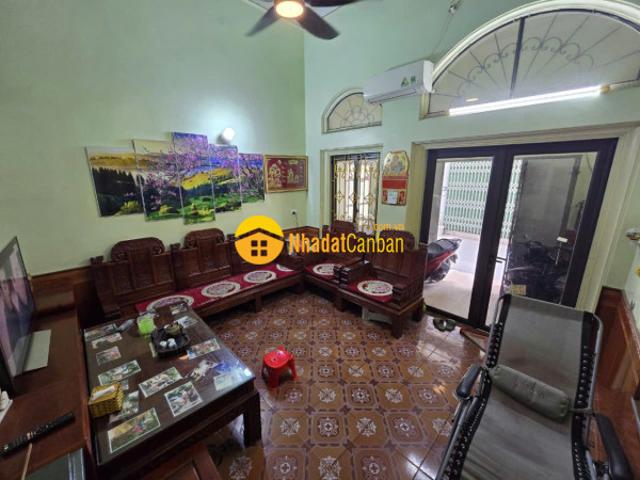 Nhà mặt phố bán