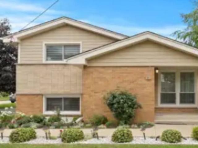 House for sale in Hickory Hills, Illinois