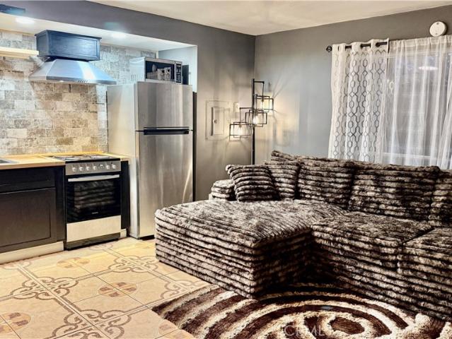 Townhouse for sale in Canoga Park, California