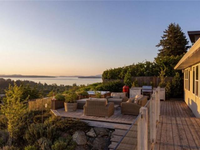 House for sale in Saanich, British Columbia