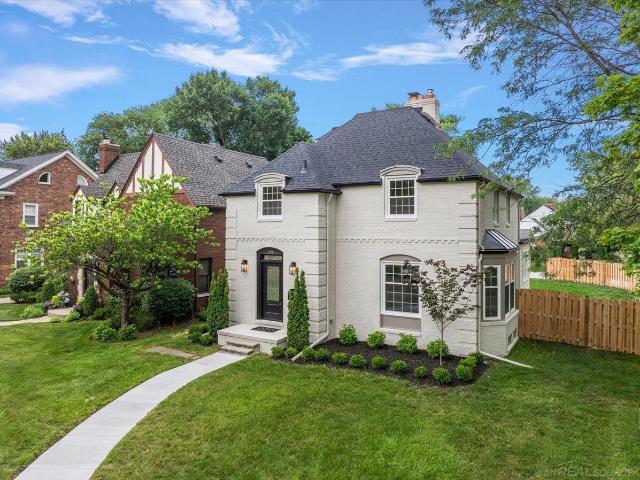 House for sale in Grosse Pointe