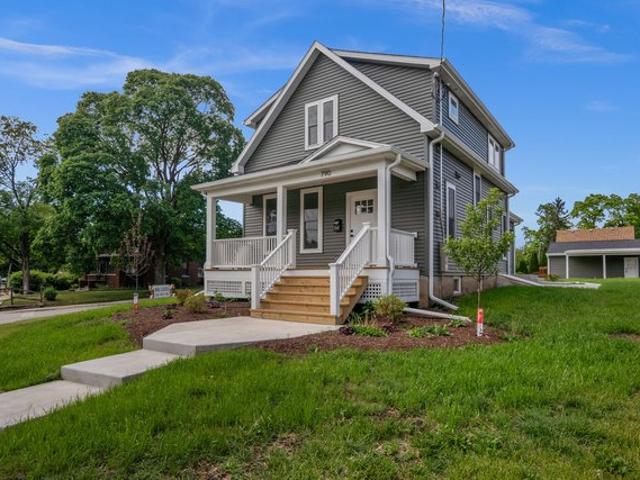 House for sale in Elgin, Illinois