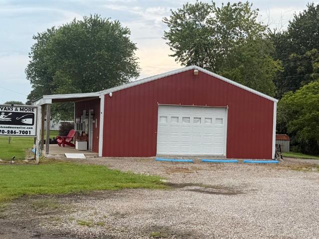 House for sale in Bee Spring, Kentucky