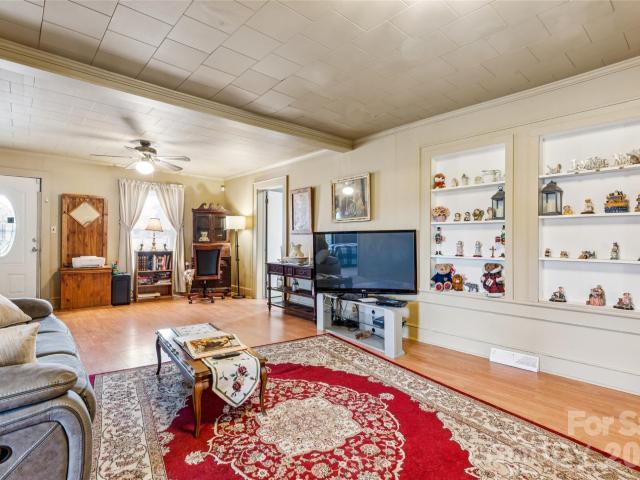 House for sale in Hiddenite, North Carolina