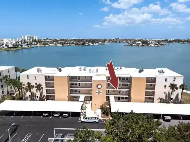 Condo for sale in Saint Petersburg Condo for sale in Saint Petersburg