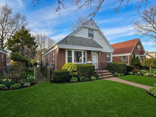 House for sale in Queens, Arverne