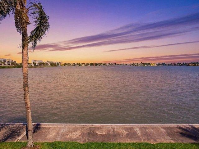 Condo for sale in South Pasadena, Florida