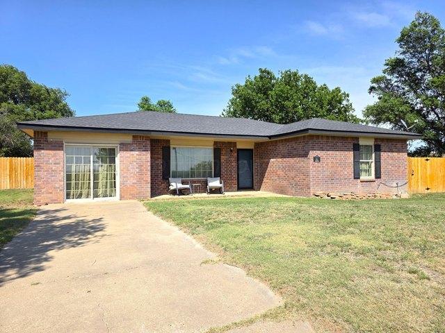 House for sale in Lefors, Texas