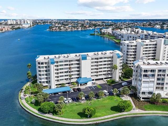 Condo for sale in South Pasadena, Florida