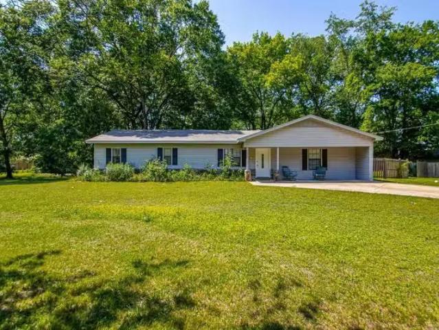 House for rent in Benton