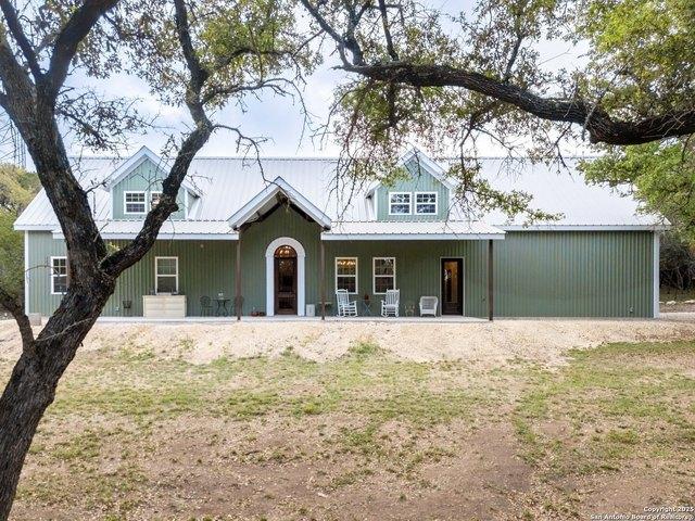 House for sale in Pipe Creek, Texas