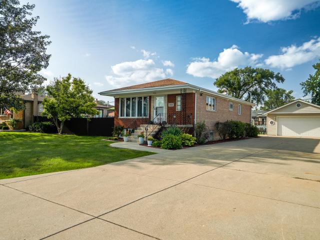 House for sale in Palos Hills, Illinois