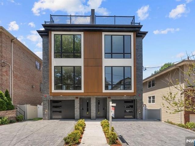 Townhouse for sale in Cliffside Park, New Jersey