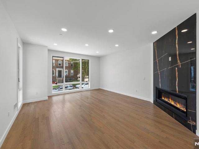 Townhouse for sale in Fort Lee, New Jersey