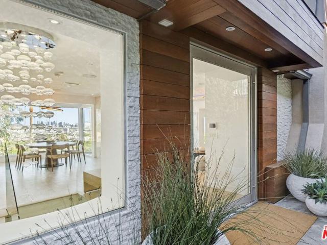House for sale in Los Angeles, Los Angeles County