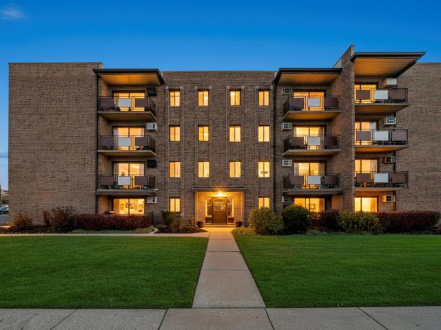 Condo for sale in Bridgeview, Illinois