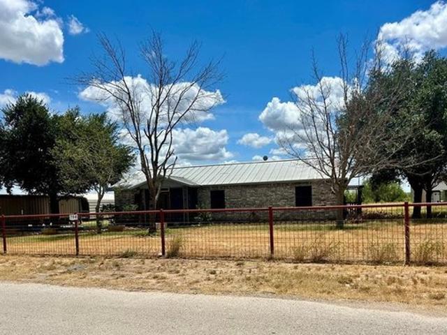 House for sale in Carrizo Springs, Texas