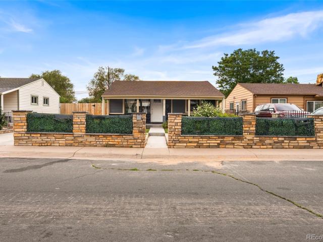 House for sale in Dupont, Colorado