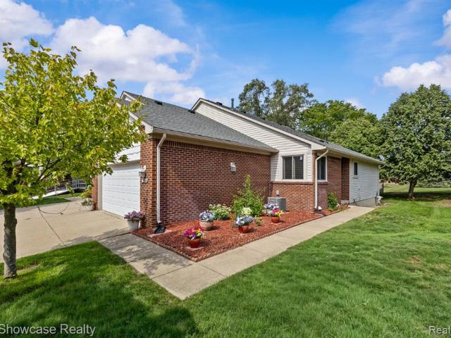 Condo for sale in Waterford, Michigan