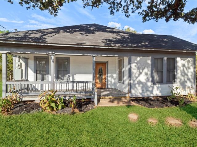 House for sale in Dime Box, Texas