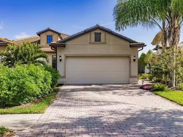 Condo for sale in Naples