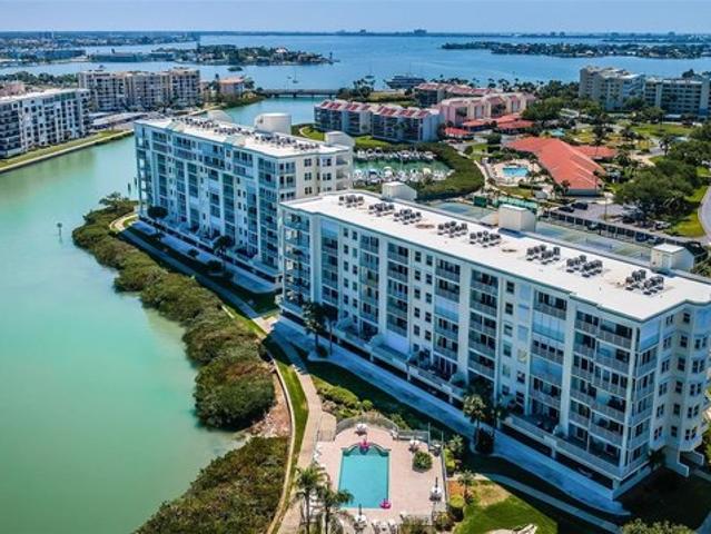 Condo for sale in South Pasadena, Florida