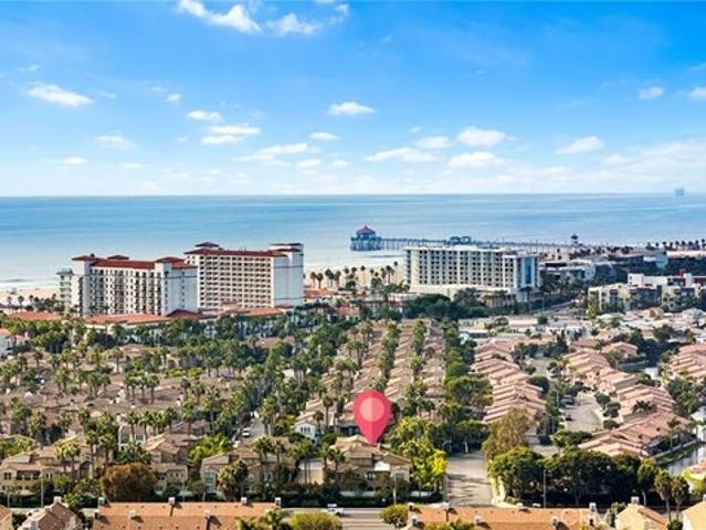 Townhouse for sale in Huntington Beach, California