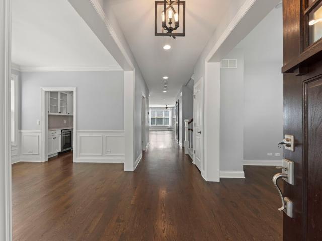 House for sale in Glen Ellyn, Illinois