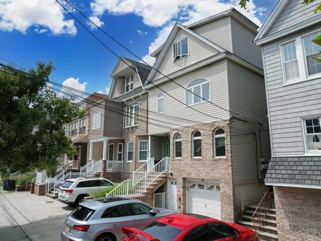 House for sale in Hudson, New Jersey