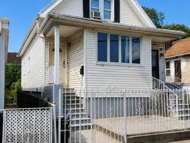House for sale in Queens, Arverne