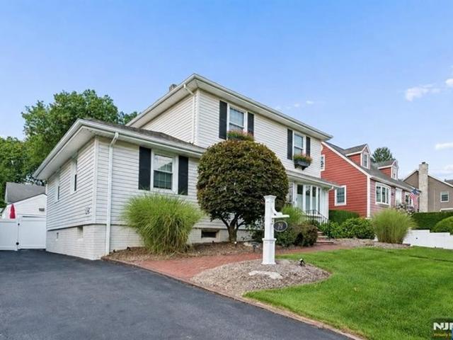 House for sale in Waldwick, New Jersey