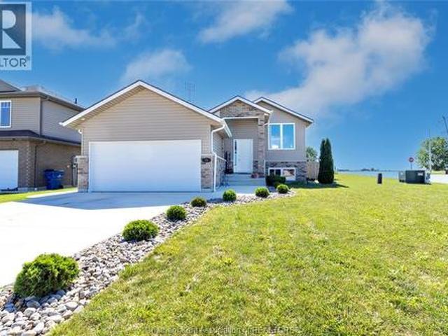 House for sale in Chatham–kent, Ontario
