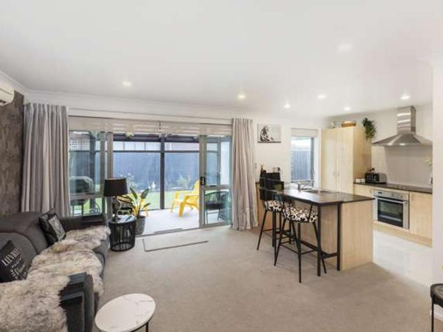 House for sale in Chaslands, Canterbury